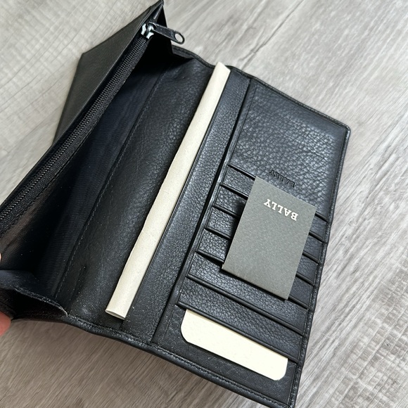 NWT Bally Vintage 90s Bi-Fold Black Leather Wallet - Picture 6 of 11
